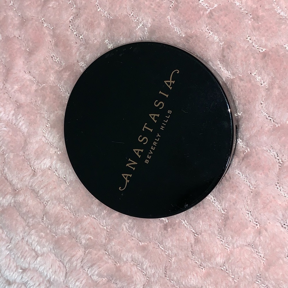 Anastasia Beverly Hills “So Hollywood” Highlighter